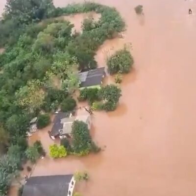 Áreas alagadas no Rio Grande do Sul vistas de helicóptero da FAB que presta apoio e faz resgates