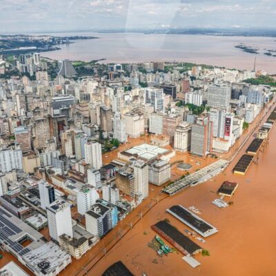 Imagem aérea de areas inundadas em Porto Alegre