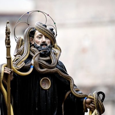 As cobras são o foco de uma antiga procissão religiosa realizada em 1º de maio em Cocullo, um vilarejo nas montanhas de Abruzzo, na região central da Itália.