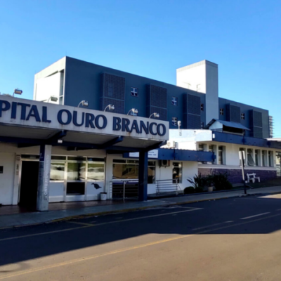 Fachada do Hospital da Fundação Ouro Branco em Minas Gerais.