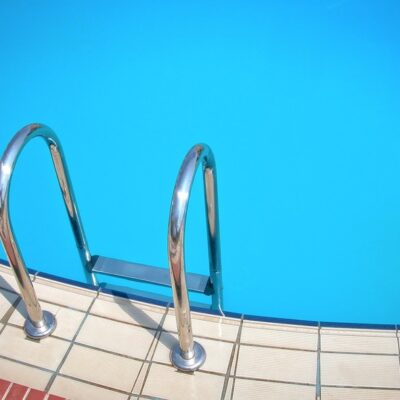 Criança de 3 anos morre após se afogar em piscina no Distrito Federal