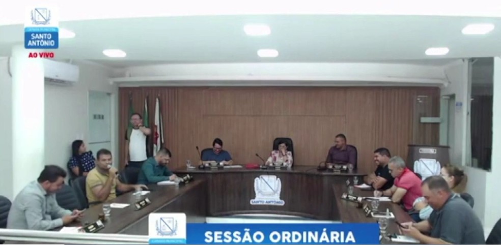 Sessão na Câmara de Santo Antônio viralizou nas redes sociais — Foto: Reprodução