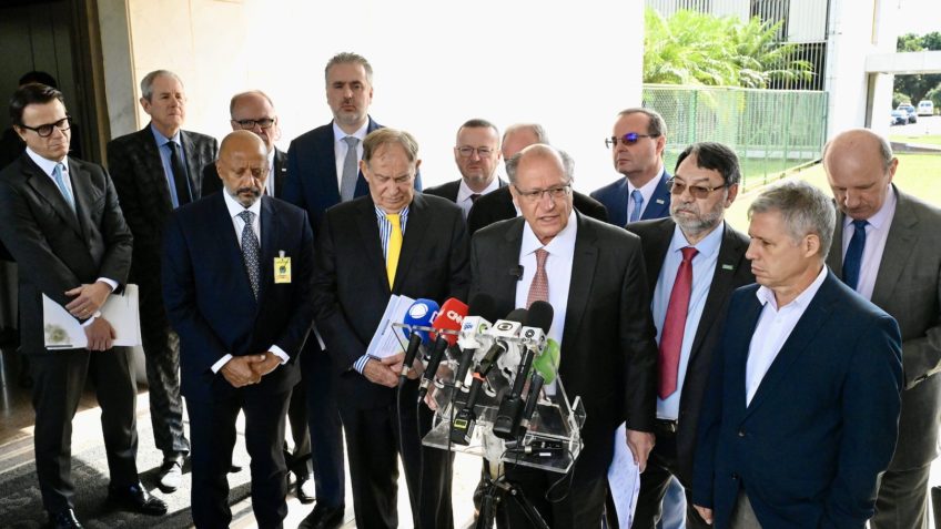 O vice-presidente, Geraldo Alckmin, deu entrevista a jornalistas depois de se reunir com representantes da Fiergs (Federação das Indústrias do Rio Grande do Sul)