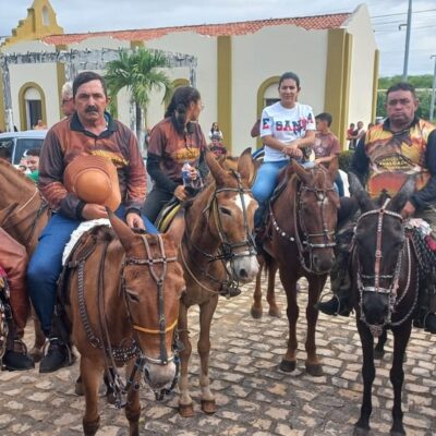 Cavaleiros e Amazonas participam de cavalgada em rota histórica do RN — Foto: Amanda Melo/Inter TV Costa Branca