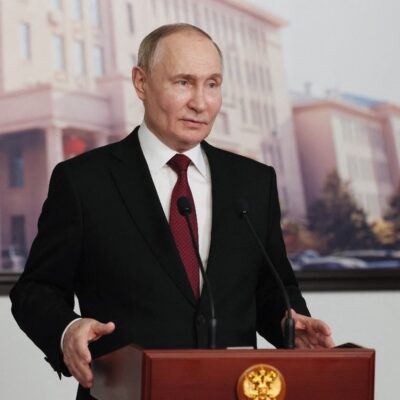 Presidente da Rússia, Vladimir Putin dá entrevista coletiva para a mídia russa na cidade de Harbin, no nordeste da China, em 17 de maio de 2024