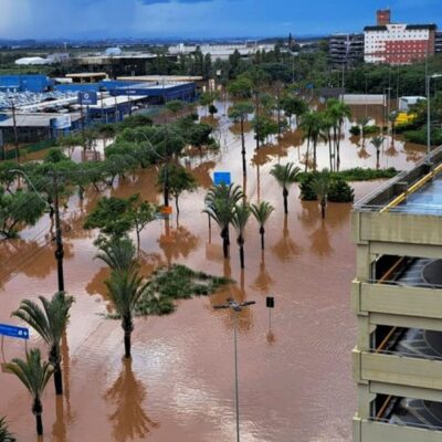 Cidade de Porto Alegre sobre com enchente provocada pelas chuvas e alto nível do Rio Guaíba
