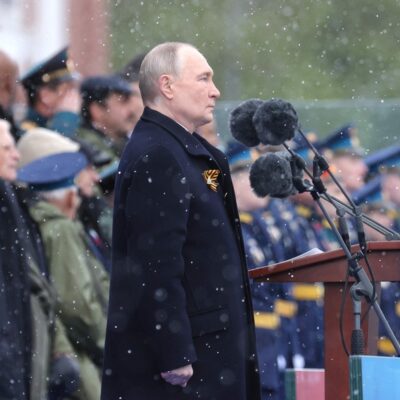 Vladimir Putin participa da comemoração do Dia da Vitória, em Moscou