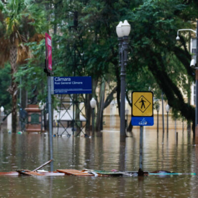 O centro histórico de Porto Alegre (RS) alagado com as águas do Guaíba