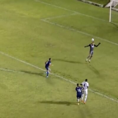 Gol contra bizarro em ABC x Londrina — Foto: Reprodução/Zapping Sports