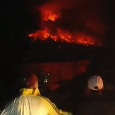 Vídeos mostram erupção de vulcão na Indonésia, nesta terça-feira