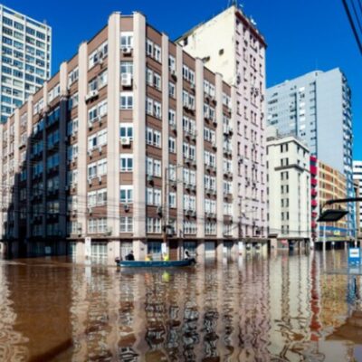 Centro de Porto Alegre inundado após chuvas extremas no Rio Grande do Sul