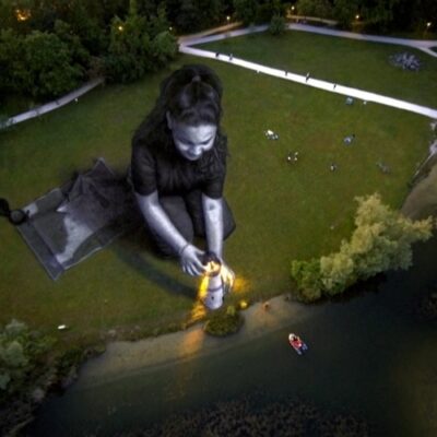 Arte de 'Menina gigante' em jardim na Suíça defende resgates no Mediterrâneo