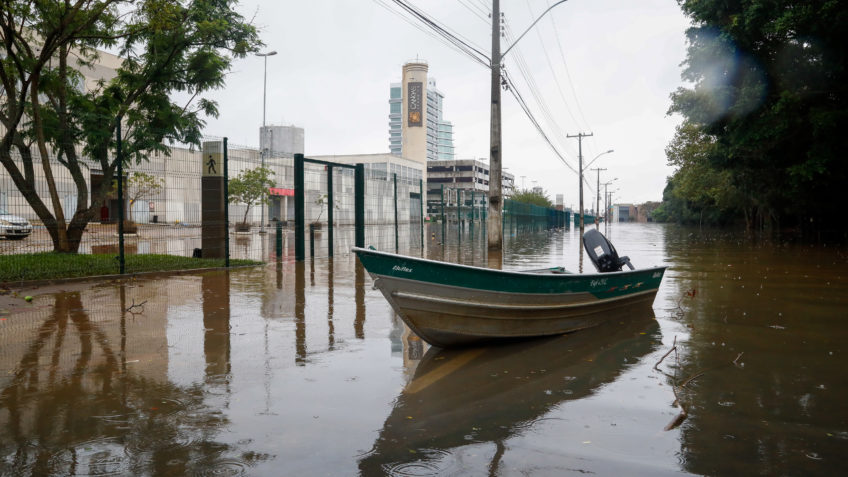 Cidades afetadas pelas chuvas no Rio Grande do Sul sofrem com a falta de luz
