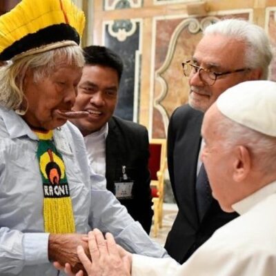 Cacique Raoni encontra Papa no Vaticano