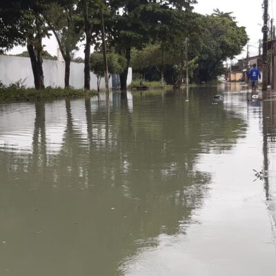 Na lagoa de captação do Santarém a água tomou conta das ruas e também invadiu casas — Foto: Sérgio Henrique Santos/Inter TV Cabugi