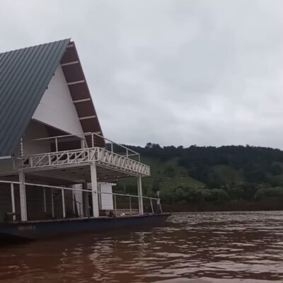 Restaurante flutuante de Porto Mauá (RS) é encontrado a 30 quilômetros, depois de ser levado pelo rio Uruguai