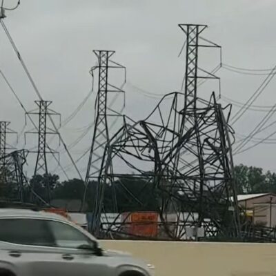 Parte da rede elétrica de Houston foi destruída pelos fortes ventos