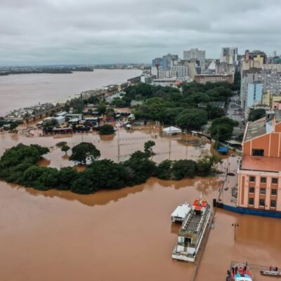 Rio Guaíba: usina do gasômetro, em Porto Alegre, após chuva intensa