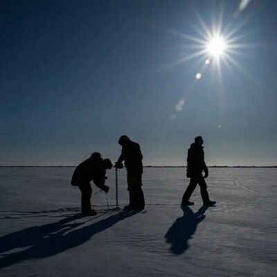 Especialistas trabalhando para localizar um local para o Hampton emergir em uma grande banquisa de gelo