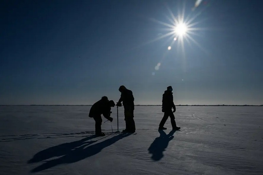 Especialistas trabalhando para localizar um local para o Hampton emergir em uma grande banquisa de gelo