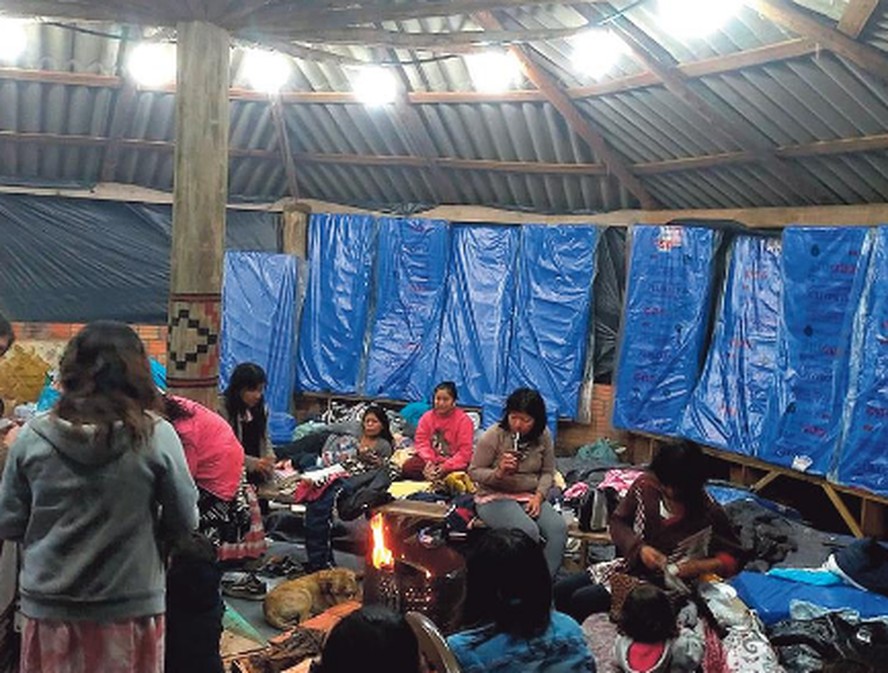Índígenas da aldeia Kaingang Van Ká, localizada no bairro Lami, extremo sul de Porto Alegre