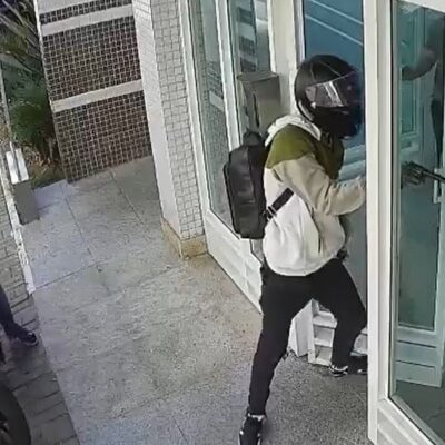 Assaltantes estavam armados e usavam capacetes para não mostrar os rostos