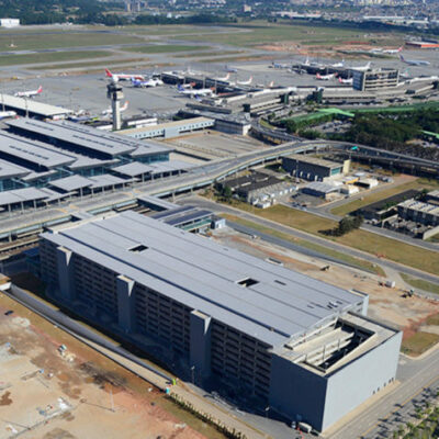 Vista aérea do Aeroporto de Guarulhos, o maior do país