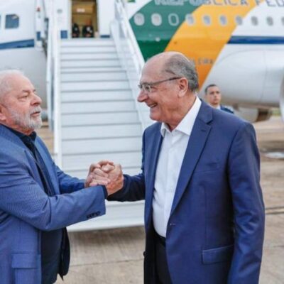 Lula e Alckmin dão às mãos