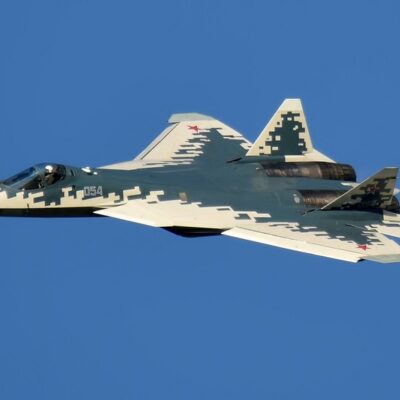 Su-57 em voo