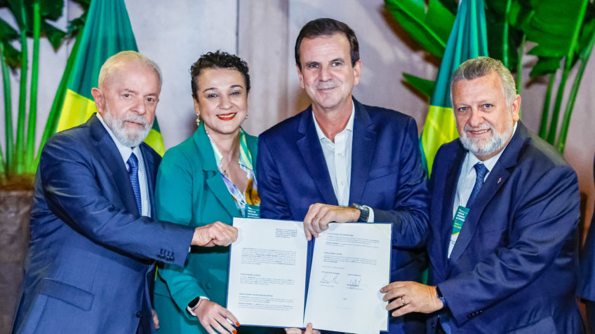 Ato de assinatura de contrato de operações de crédito do Banco do Brasil e da CAIXA com a Prefeitura do Rio de Janeiro
