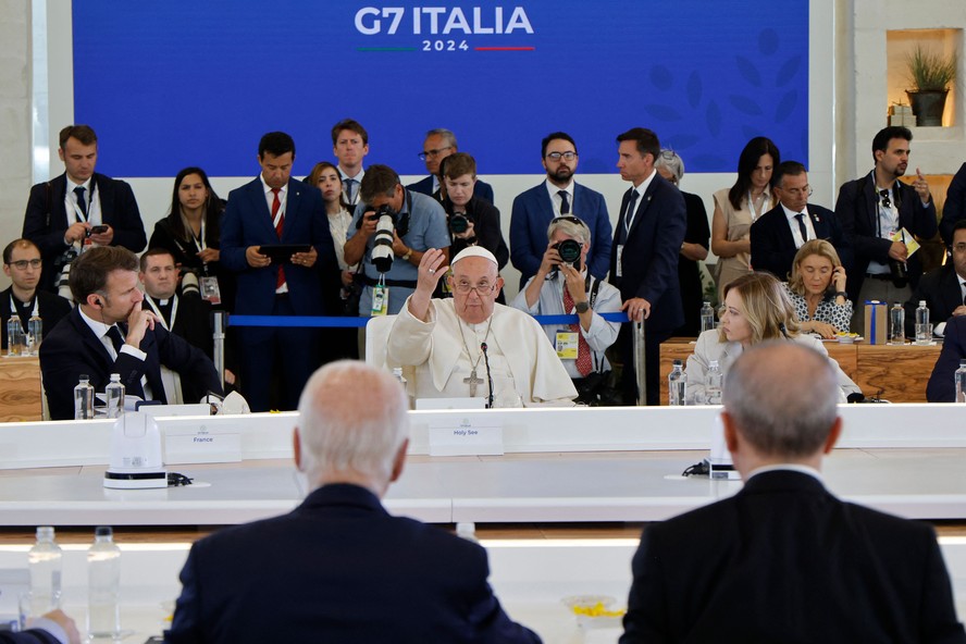 Papa Francisco participa de reunião do G7, na Itália