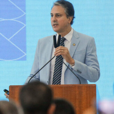 o ministro da Educação Camilo Santana