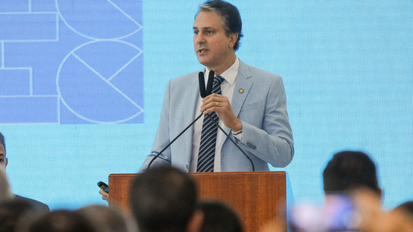 o ministro da Educação Camilo Santana