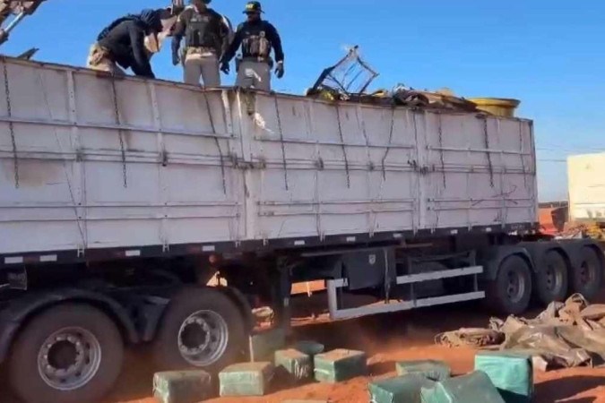 Polícia Rodoviária Federal apreende 600Kg de cocaína em caminhão de sucata que saiu de Rondônia e seguia para o Espírito Santo -  (crédito: PRFGO)