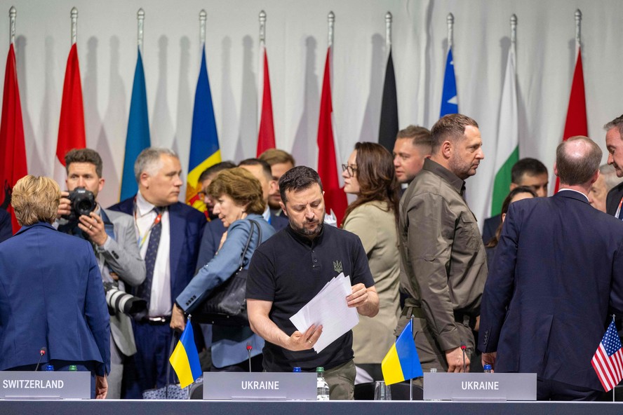 Presidente da Ucrânia, Volodymyr Zelensky, após reunião da cúpula sobre a guerra em seu país, na Suíça