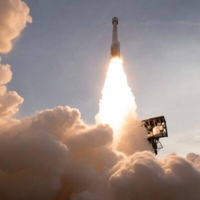 A gigante da aviação Boeing lançou a cápsula Starliner no topo do foguete Atlas V, da United Launch Alliance (ULA), a partir do Complexo de Lançamento-41, plataforma da Estação da Força Espacial dos EUA, em Cabo Canaveral, na Flórida