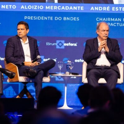 Da esquerda para a direita: Dario Durigan, Roberto Campos Neto, Aloizio Mercadante e André Esteves durante painel no fórum do Grupo Esfera