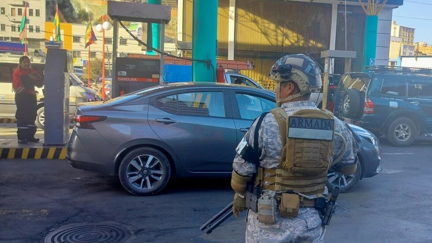 Bolívia envia soldados a postos de gasolina para combater contrabando