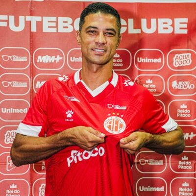 Ricardo Bueno é apresentado pelo América-RN — Foto: Edmário Oliveira/América FC