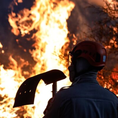 Incêndio atinge o Parque Nacional do Itatiaia desde sexta-feira (14), dia do seu aniversario de 87 anos, e já devastou o equivalente a 150 campos de futebol. Brigadistas, bombeiros e voluntários trabalham no combate da queimada na parte alta do parque, localizado na Serra da Mantiqueira