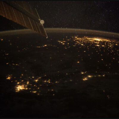 Observação da Terra realizada durante passagem noturna da tripulação da Expedição 40 a bordo da Estação Espacial Internacional.