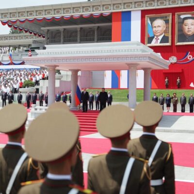 Cerimônia em homenagem à visita do presidente russo,Vladimir Putin, à Coreia do Norte