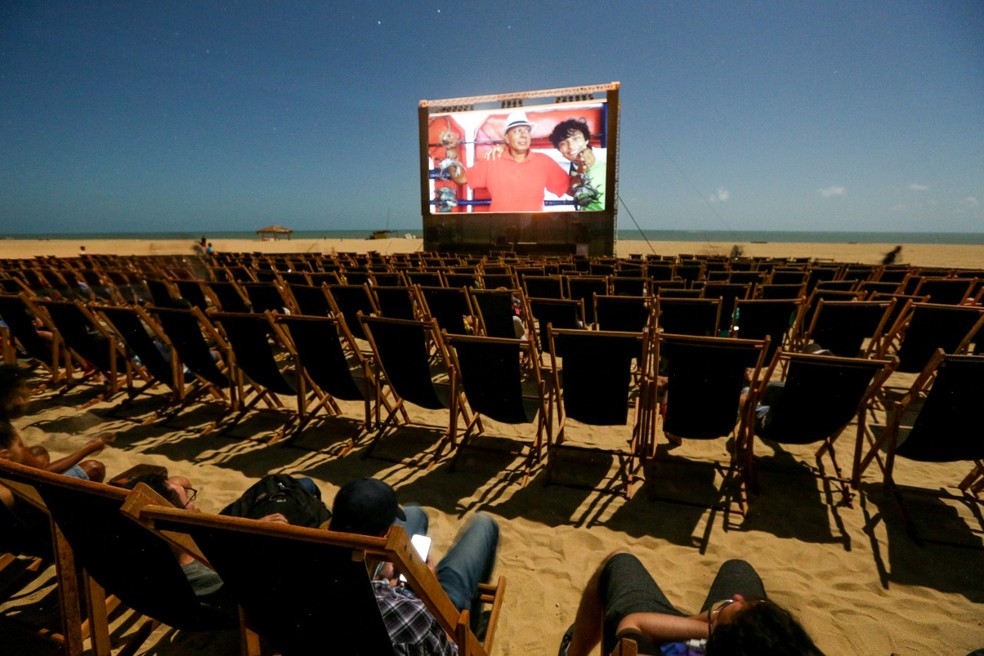 Exibições da Mostra de Cinema de Gostoso acontecem na Praia do Maceió, a céu aberto, em São Miguel do Gostoso, RN — Foto: Rogério Vital