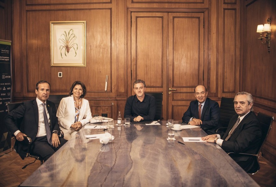 Jorge Quiroga, Laura Chinchilla, Felipe Calderón e Alberto Fernández em entrevista a Luciano Huck