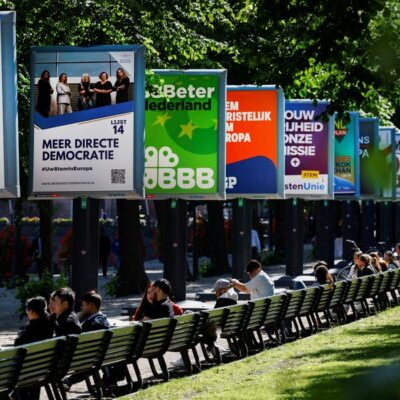 Cartazes de campanha em Haia, na Holanda, antes de eleições para o Parlamento Europeu
05/06/2024 REUTERS/Piroschka van de Wouw