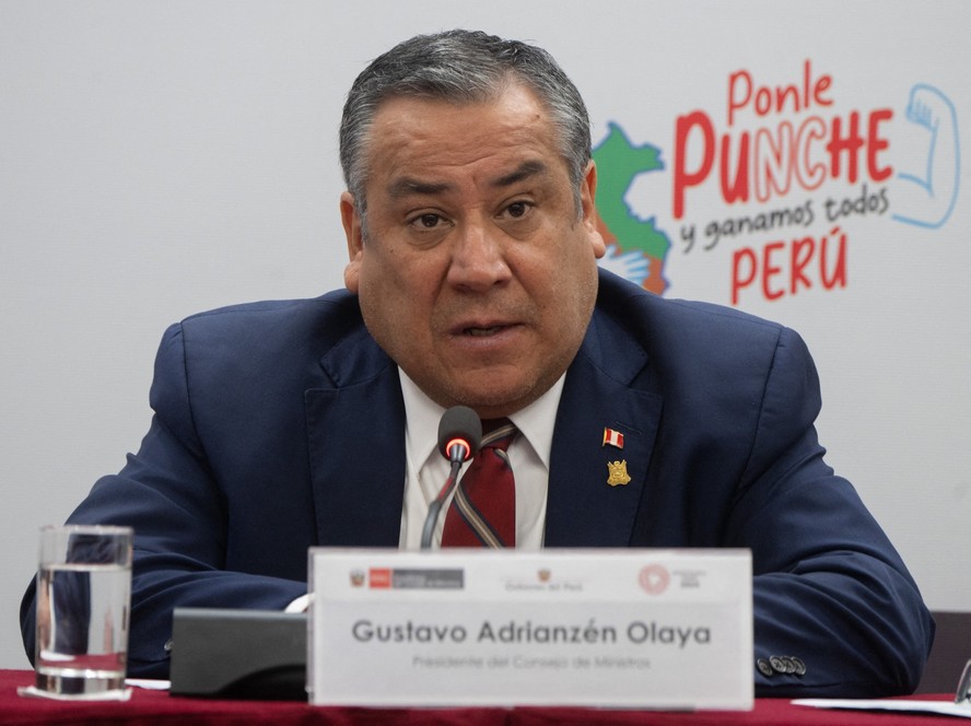 Chefe de Gabinete do Peru, Gustavo Adrianzén anuncia que governo vai investigar denúncias de abuso sexual contra meninas indígenas em uma região de selva