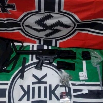 Material apreendido com neonazistas pela polícia de Santa Catarina