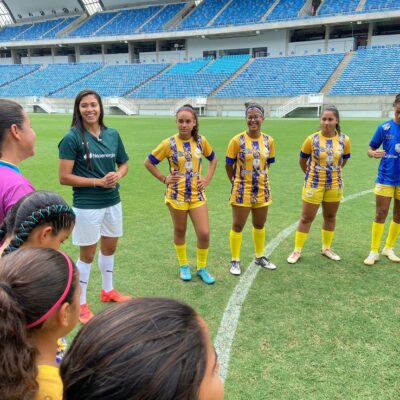 Antônia Silva fez visita surpresa às atletas do União, na Arena das Dunas — Foto: Ricardo Araújo/Neoenergia
