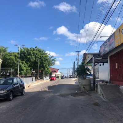 Vítima era dono de uma loja de conveniência em frente à Praça dos Beijoqueiros, no bairro Bom Pastor, em Natal — Foto: Layssa Vilela/Inter TV Cabugi