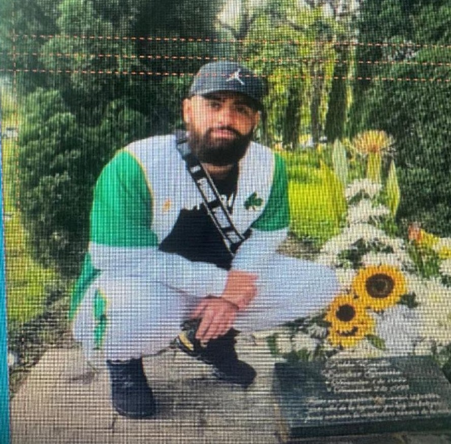 Luigi Belvedere visita túmulo do narcotraficante Pablo Escobar